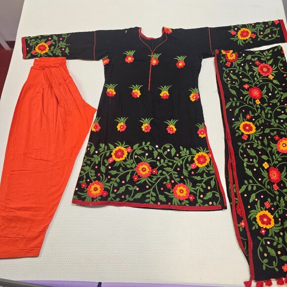 Pakistani Black Floral Embroidered Desi 3 Piece Straight Suit Set Size XL - Picture 1 of 8